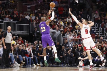 开云体育入口-湖人赢公牛，东契奇46+11队史首人，詹姆斯创下NBA历史第一神迹